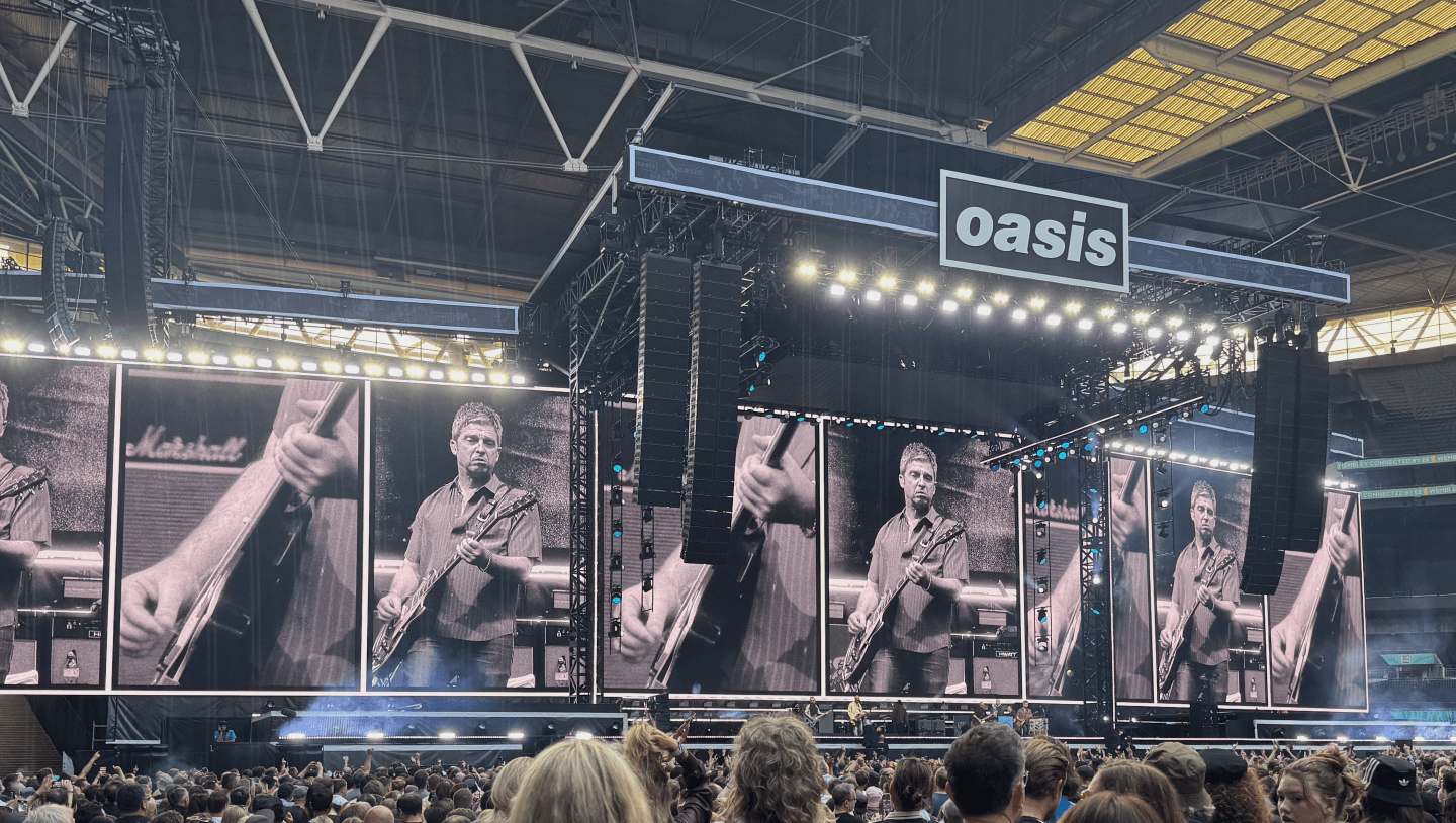 Oasis returns with LED wonder wall powered by Disguise